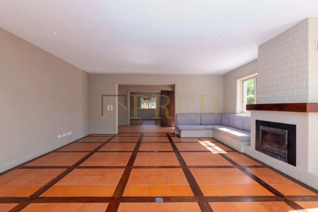 Moradia T5 para Arrendamento em Arcozelo Foto 10