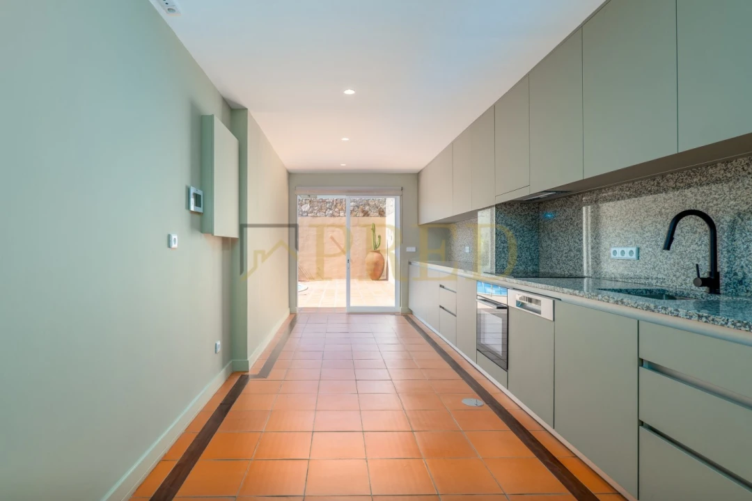 Moradia T5 para Arrendamento em Arcozelo Foto 13