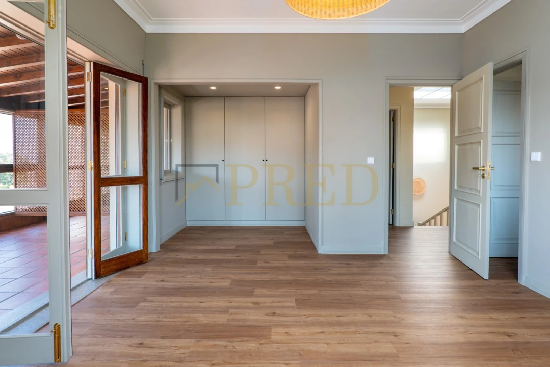 Moradia T5 para Arrendamento em Arcozelo Foto 25