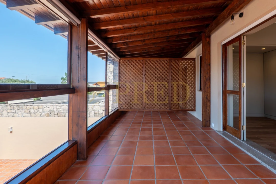 Moradia T5 para Arrendamento em Arcozelo Foto 27