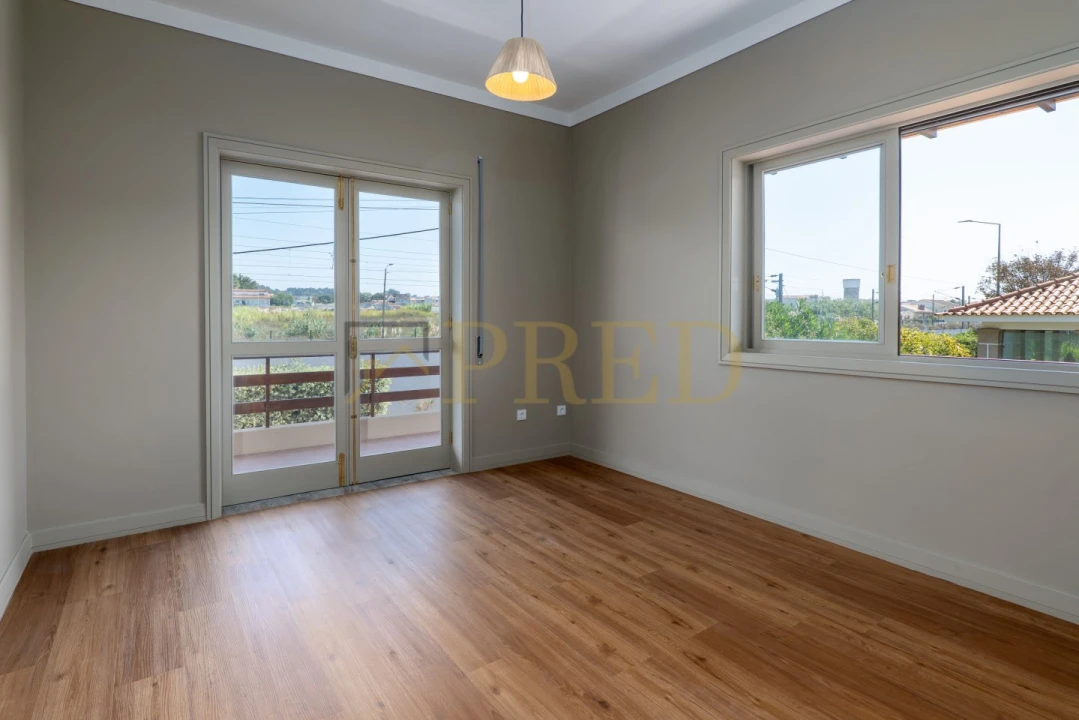 Moradia T5 para Arrendamento em Arcozelo Foto 32