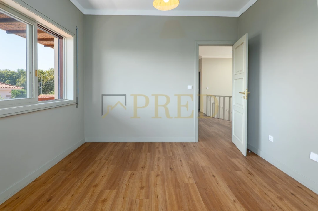 Moradia T5 para Arrendamento em Arcozelo Foto 34