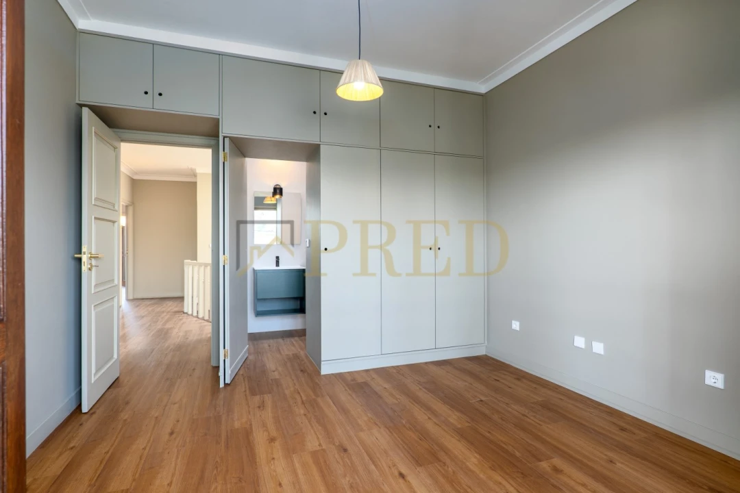 Moradia T5 para Arrendamento em Arcozelo Foto 37