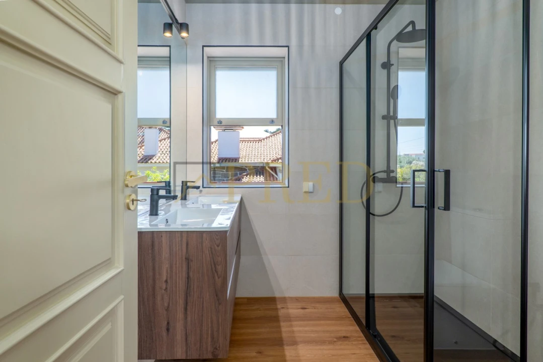 Moradia T5 para Arrendamento em Arcozelo Foto 31