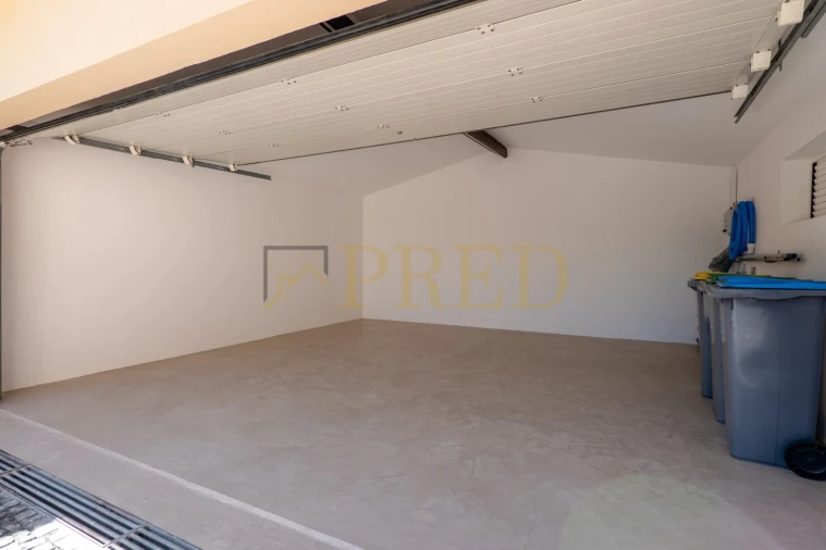 Moradia T5 para Arrendamento em Arcozelo Foto 41