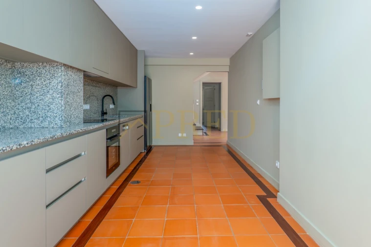 Moradia T5 para Arrendamento em Arcozelo Foto 14