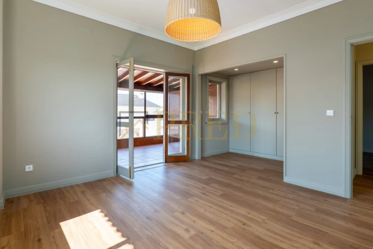 Moradia T5 para Arrendamento em Arcozelo Foto 23