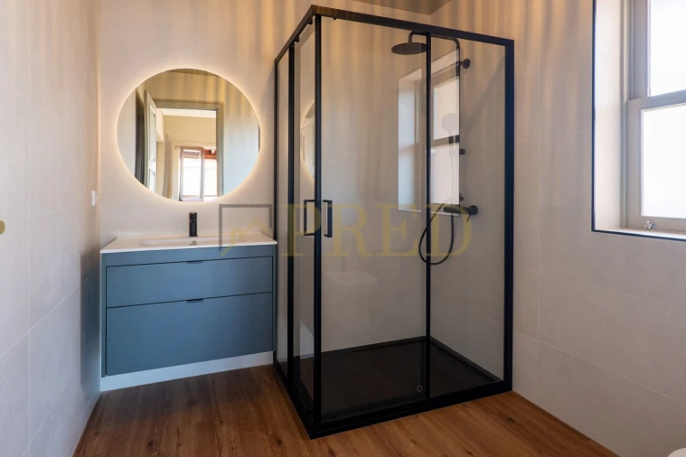 Moradia T5 para Arrendamento em Arcozelo Foto 28