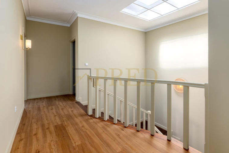 Moradia T5 para Arrendamento em Arcozelo Foto 22