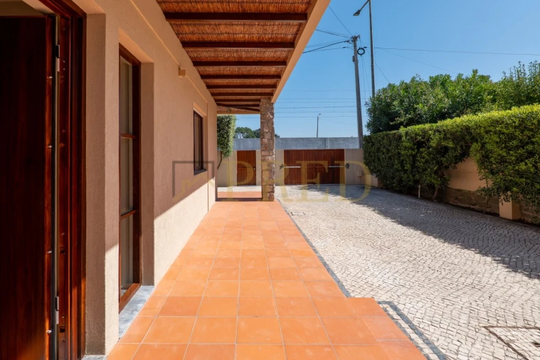 Moradia T5 para Arrendamento em Arcozelo Foto 5