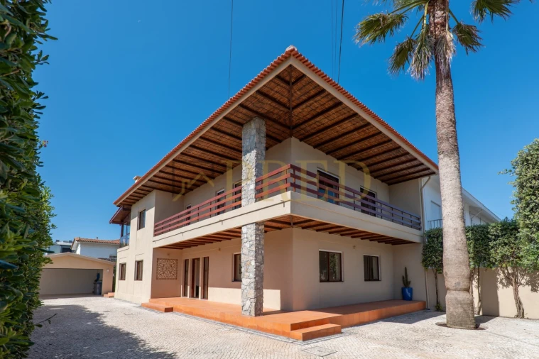 Moradia T5 para Arrendamento em Arcozelo Foto 2