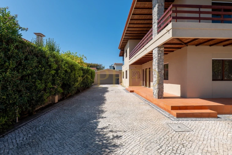 Moradia T5 para Arrendamento em Arcozelo Foto 3