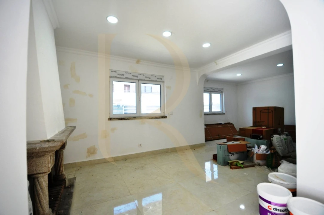 Moradia T5 para Venda em Amora Foto 3