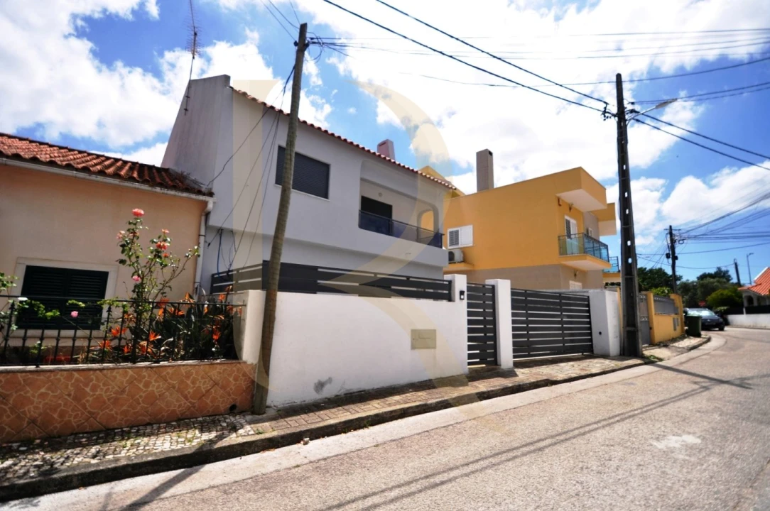 Moradia T5 para Venda em Amora Foto 22