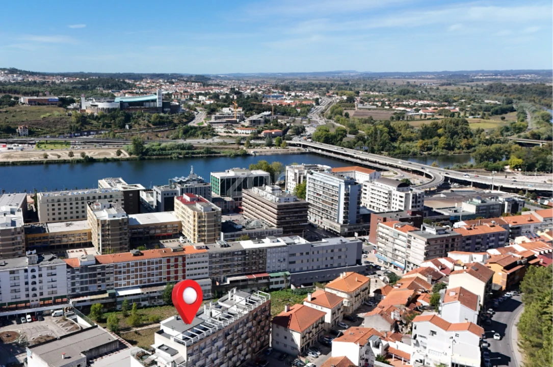 Terreno Comércio / Armazém para Venda em Sé Nova, Santa Cruz, Almedina e São Bartolomeu Foto 1