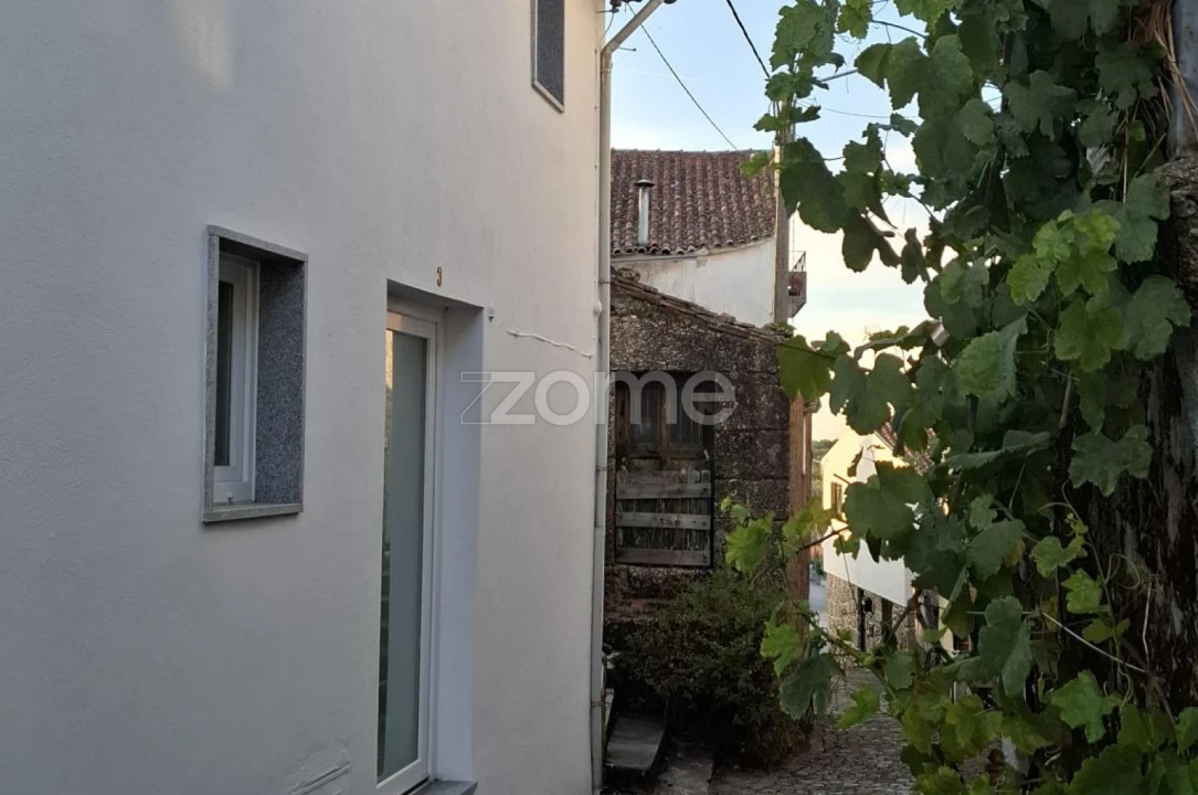 Moradia T2 para Venda em Oliveira do Hospital e São Paio de Gramaços Foto 1