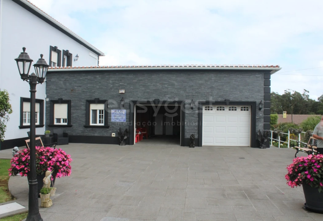 Moradia T4 para Venda em Porto Martins Foto 4