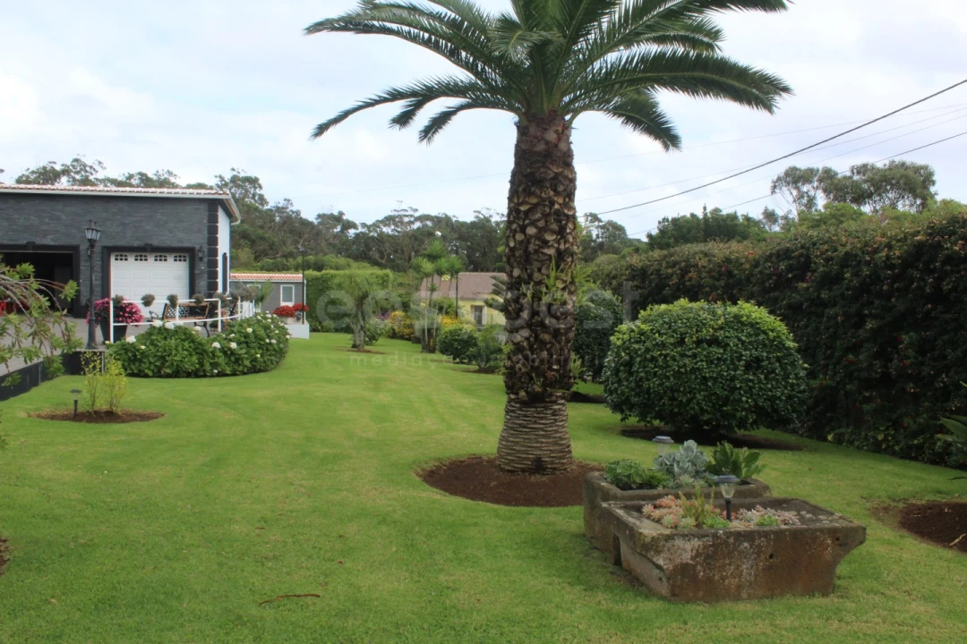 Moradia T4 para Venda em Porto Martins Foto 7