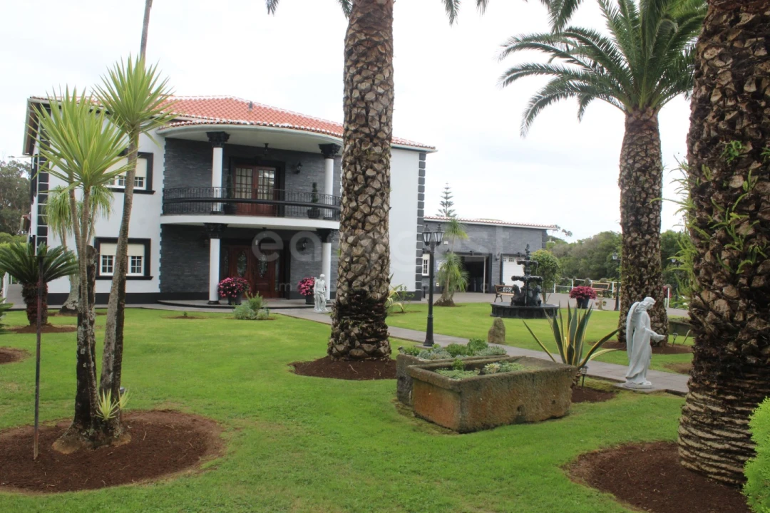 Moradia T4 para Venda em Porto Martins Foto 9