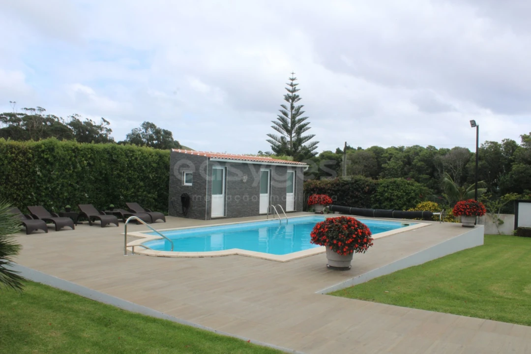 Moradia T4 para Venda em Porto Martins Foto 19