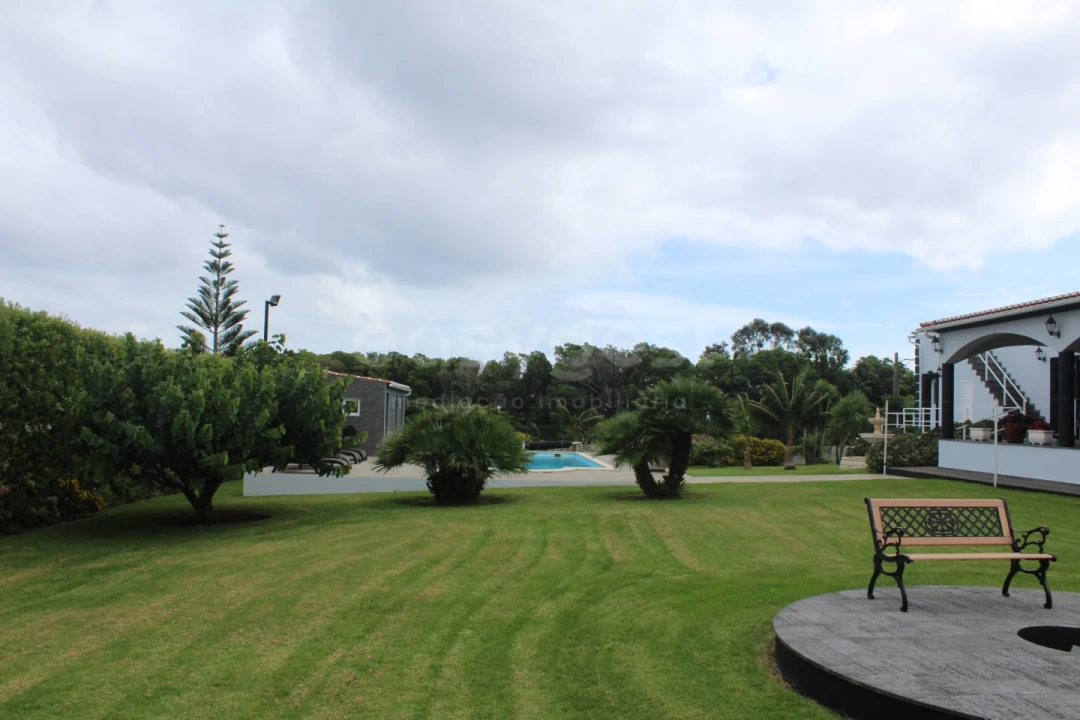 Moradia T4 para Venda em Porto Martins Foto 22