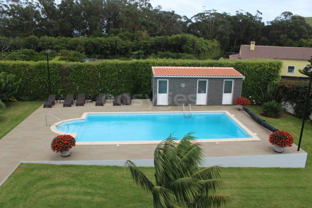 Moradia T4 para Venda em Porto Martins Foto 38