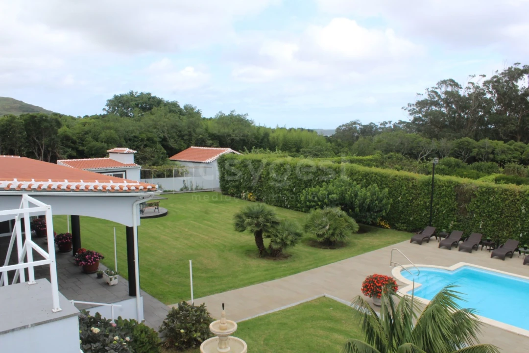 Moradia T4 para Venda em Porto Martins Foto 39