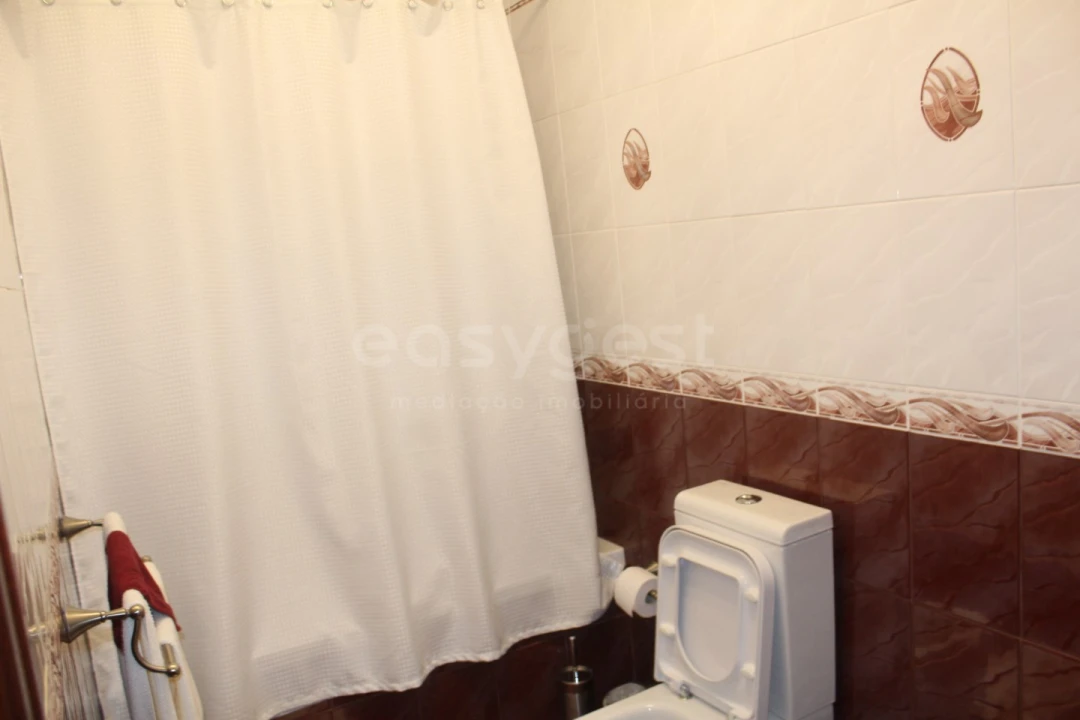 Moradia T4 para Venda em Porto Martins Foto 72