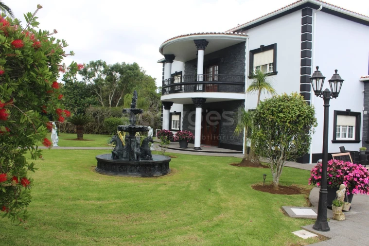 Moradia T4 para Venda em Porto Martins Foto 6