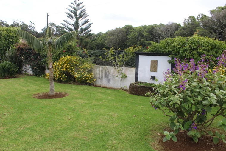 Moradia T4 para Venda em Porto Martins Foto 13