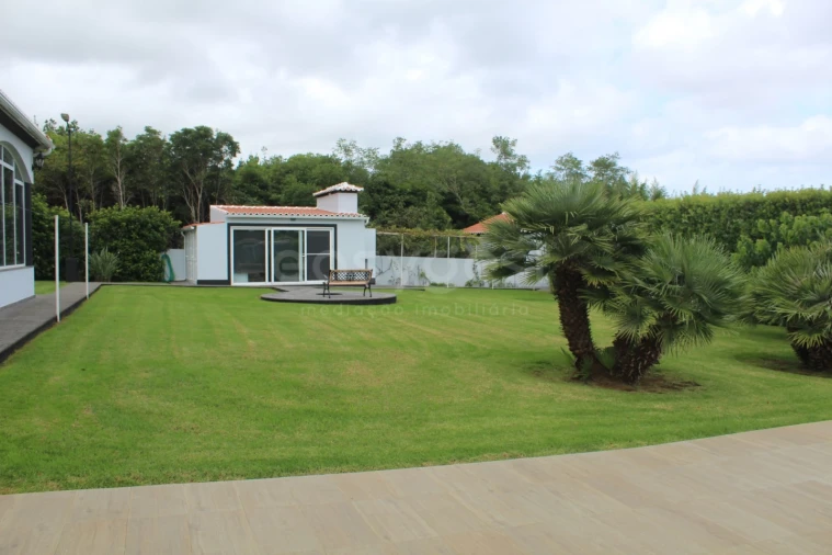 Moradia T4 para Venda em Porto Martins Foto 17