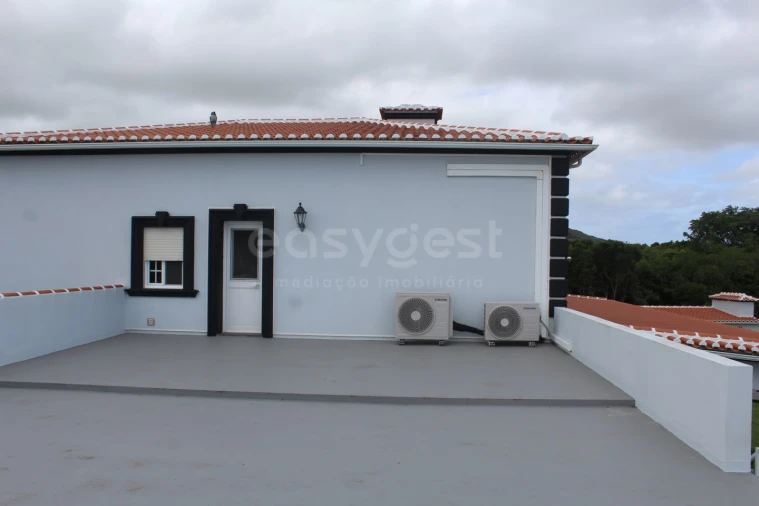 Moradia T4 para Venda em Porto Martins Foto 42