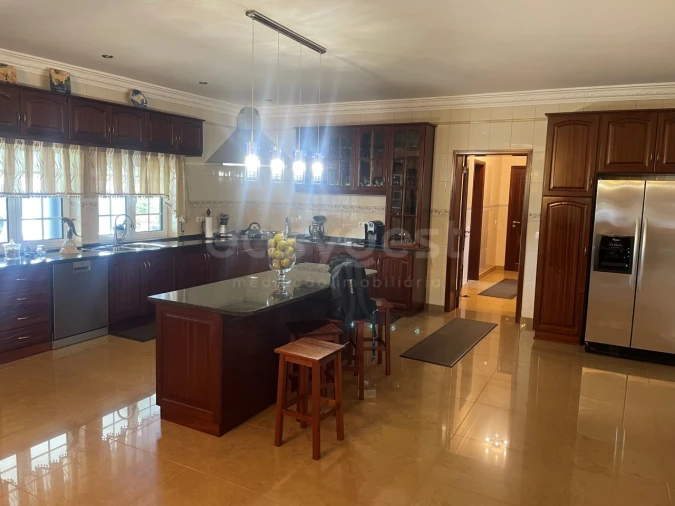 Moradia T4 para Venda em Porto Martins Foto 52