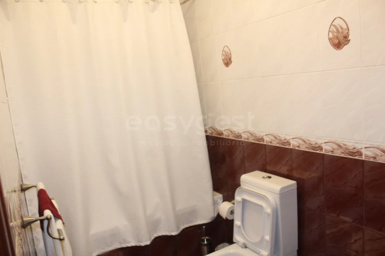 Moradia T4 para Venda em Porto Martins Foto 72