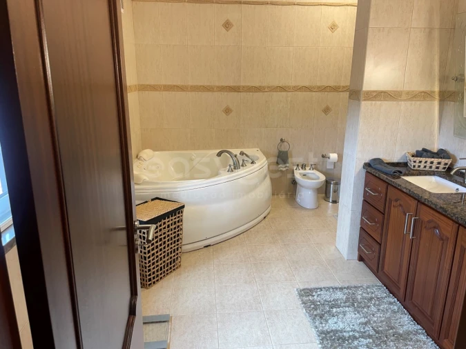 Moradia T4 para Venda em Porto Martins Foto 78