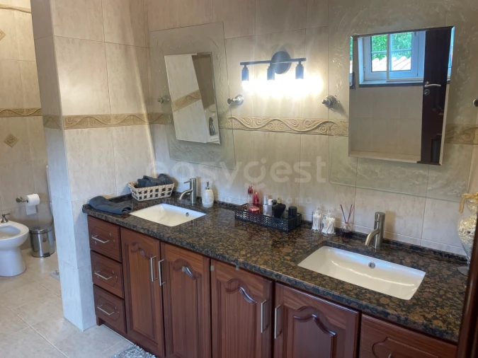 Moradia T4 para Venda em Porto Martins Foto 79