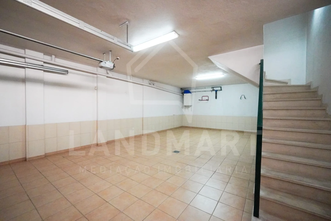 Moradia T4 para Venda em Turquel Foto 8