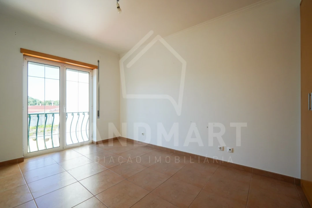 Moradia T4 para Venda em Turquel Foto 16