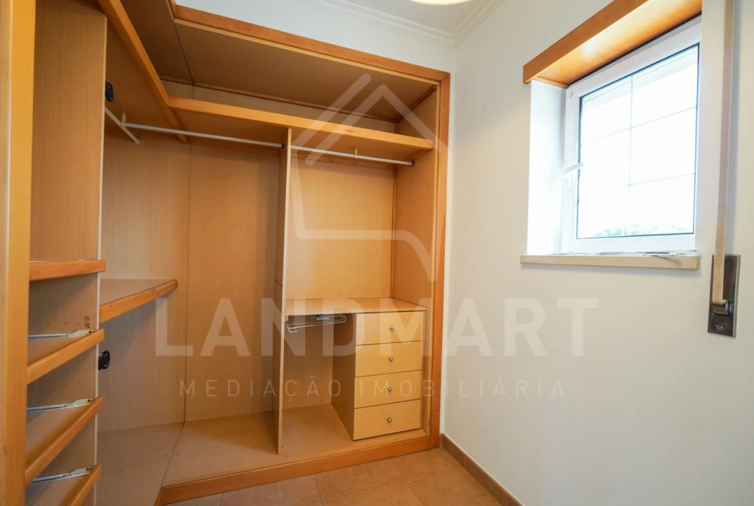 Moradia T4 para Venda em Turquel Foto 21