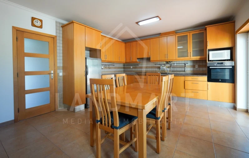 Moradia T4 para Venda em Turquel Foto 4