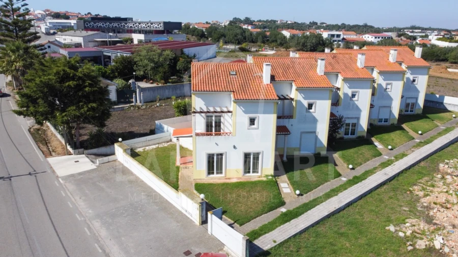 Moradia T4 para Venda em Turquel Foto 12