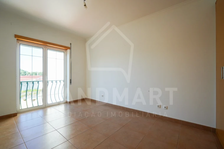 Moradia T4 para Venda em Turquel Foto 16