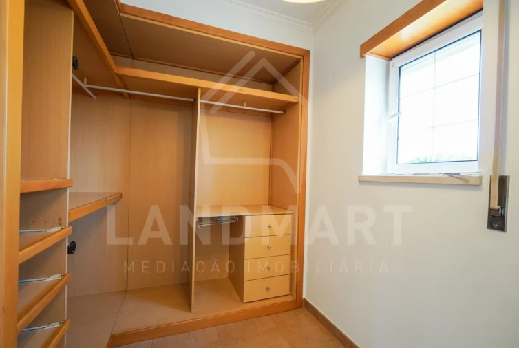 Moradia T4 para Venda em Turquel Foto 21