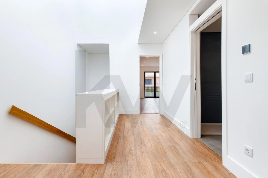 Moradia T4 para Venda em Barcarena Foto 9