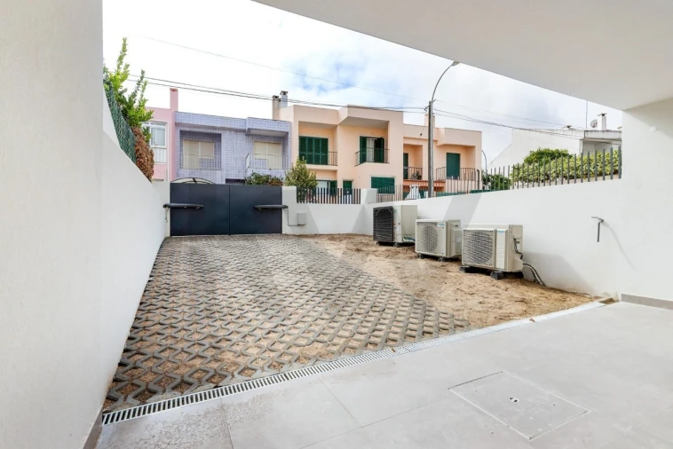 Moradia T4 para Venda em Barcarena Foto 27