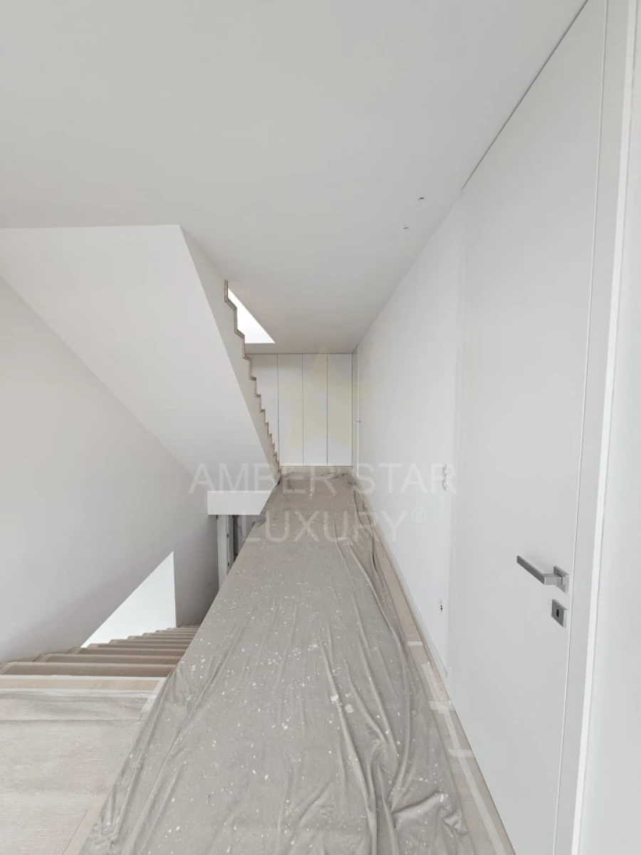 Moradia T4 para Venda em Arcozelo Foto 23