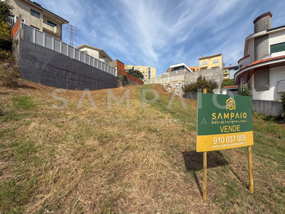 Terreno para Venda em Fânzeres e São Pedro da Cova Foto 1