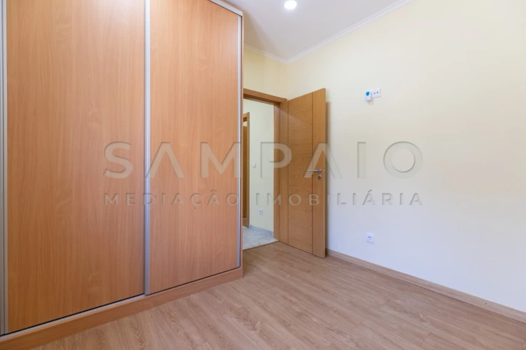 Moradia T4 para Venda em Campanhã Foto 4