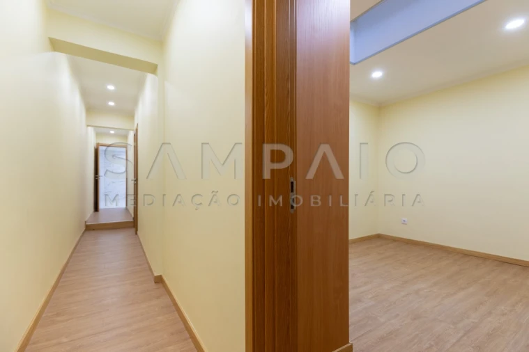 Moradia T4 para Venda em Campanhã Foto 6