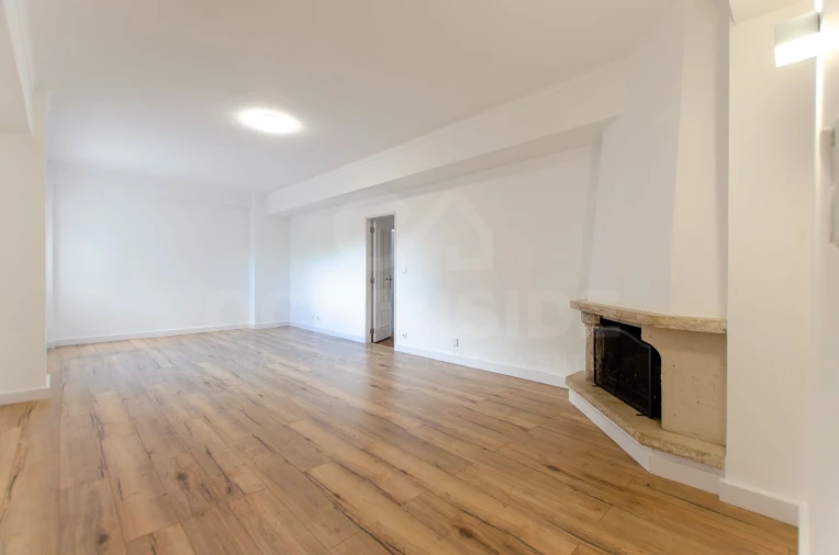 Apartamento T2 para Arrendamento em Carcavelos e Parede Foto 2
